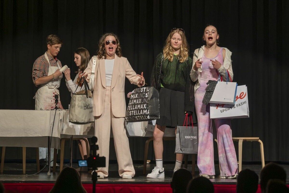 Das Theaterstück „Friede, Freude, Familienfeier“.⇒MAM (3)