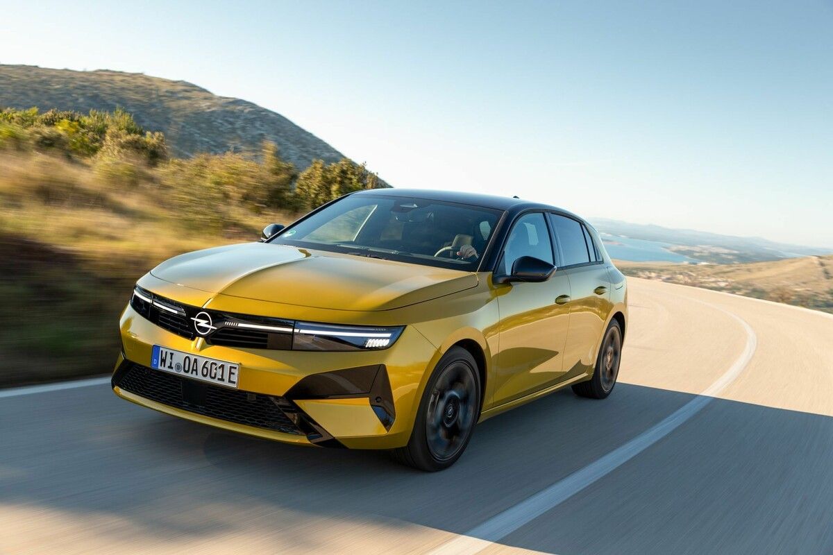 Das Update verhilft dem Opel Astra zu mehr optischer Eigenständigkeit und Charakter. ⇒Werk (3)