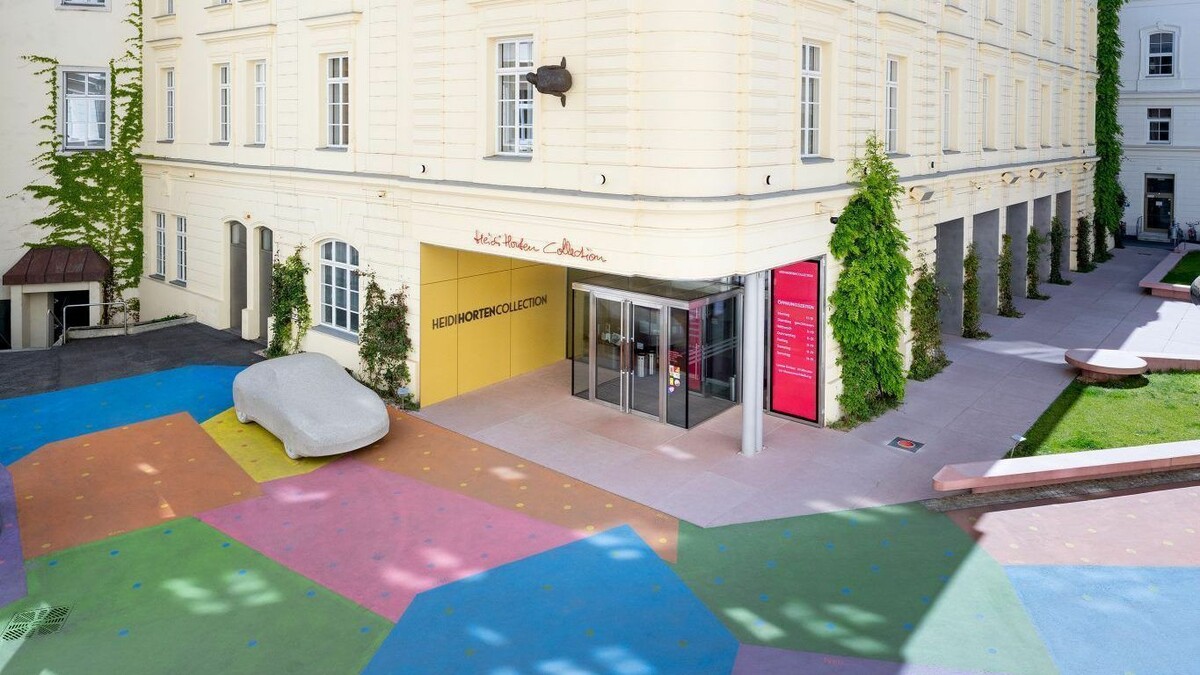 Der berühmte Betonporsche steht ab sofort vor dem Eingang der Heidi Horten Collection in Wien.⇒Simon Veres, Heidi Horten Collection