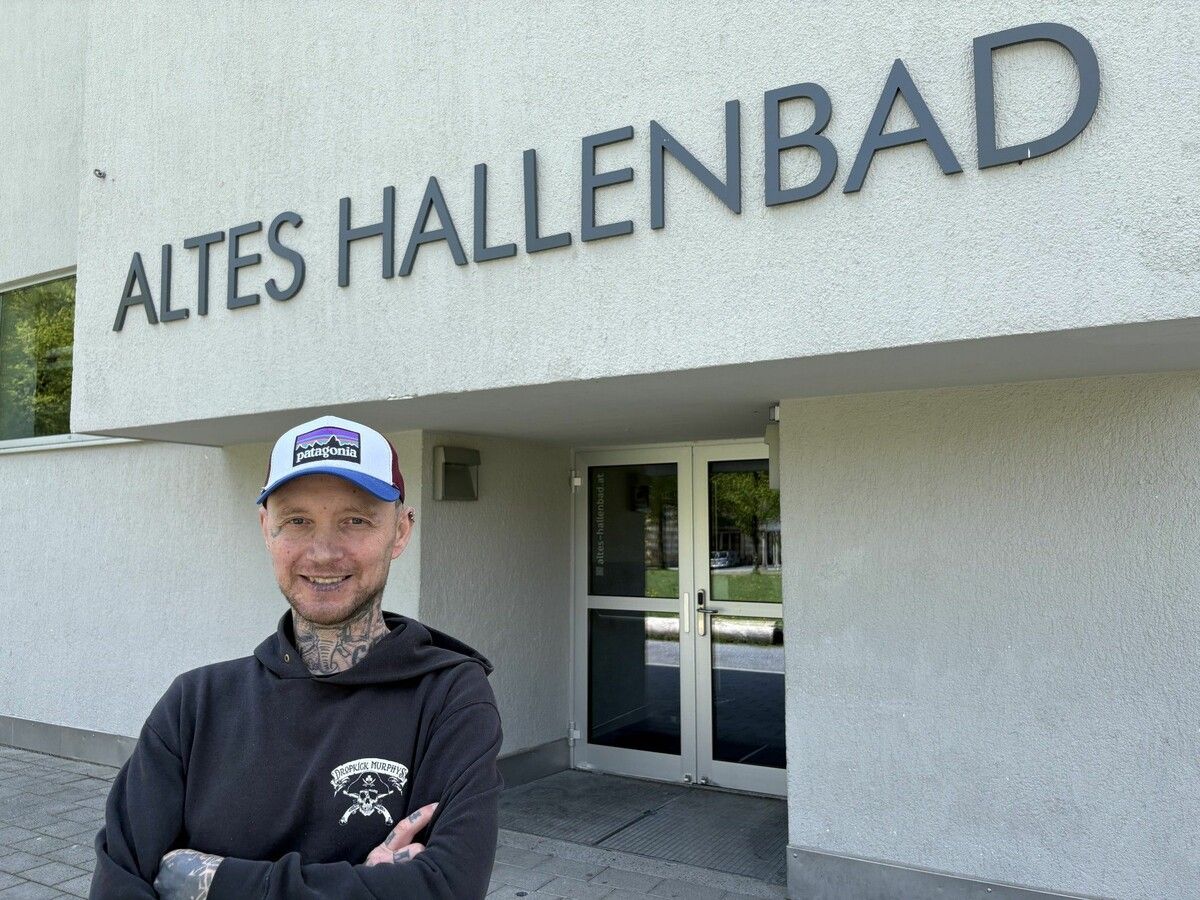 Der Feldkircher Thomas Fehr hat den Spendenflohmarkt am Mittwoch im Alten Hallenbad organisiert.⇒eck