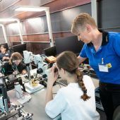 Mädchen erleben Technik und Handwerk