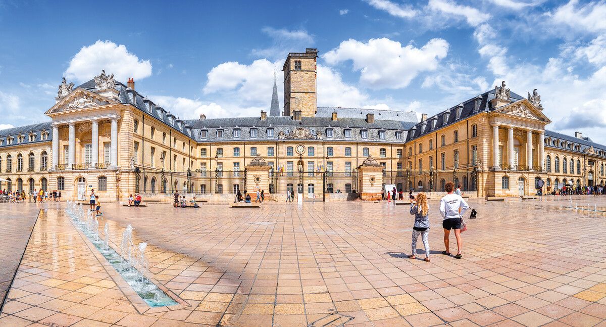 Der Herzogspalast im Zentrum von Dijon gehört zu den markantesten Sehenswürdigkeiten.