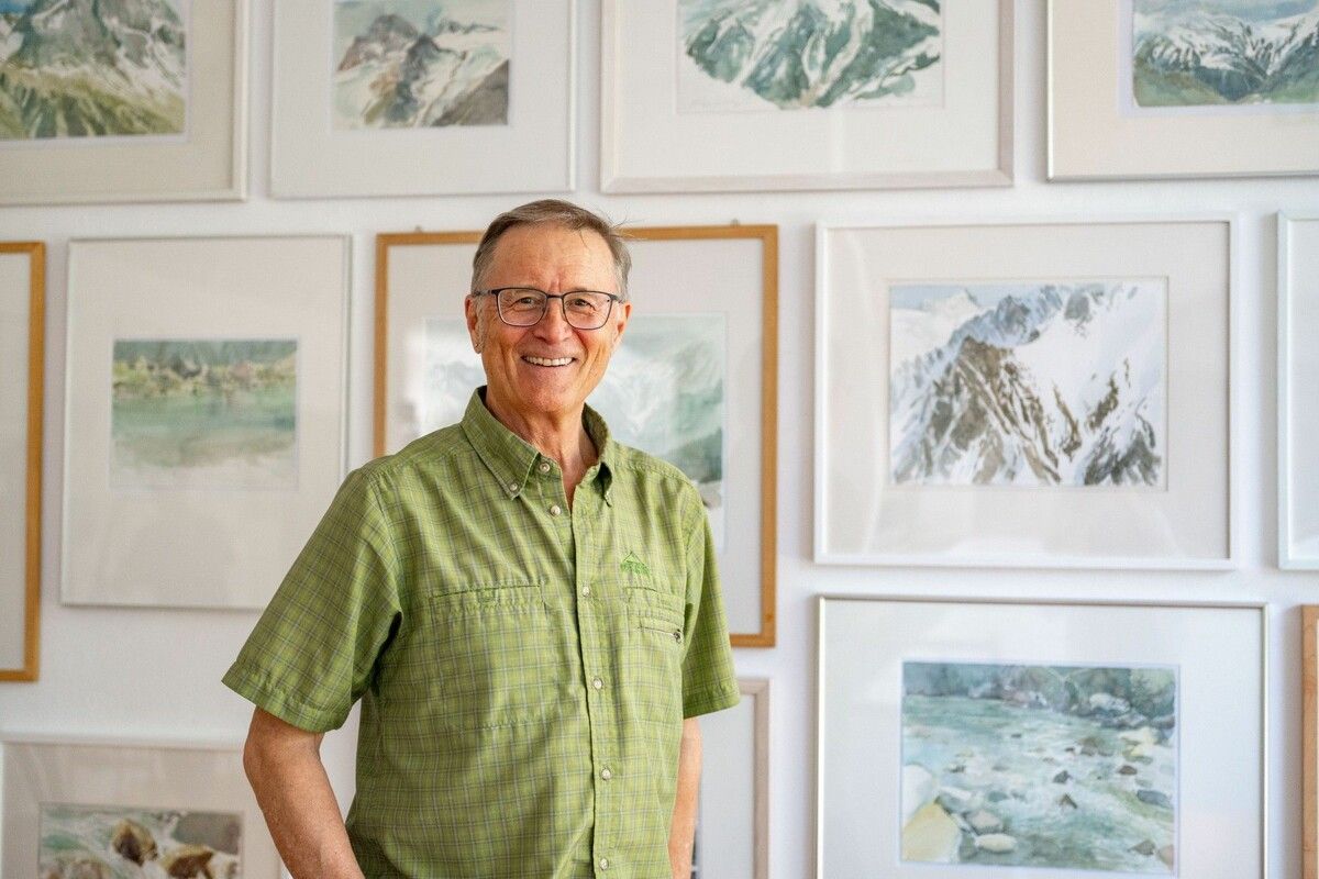 Der Künstler Roland Haas in den Räumen seiner Ausstellung „Strichweise Schneeschauer“.⇒vn/Rhomberg (2)