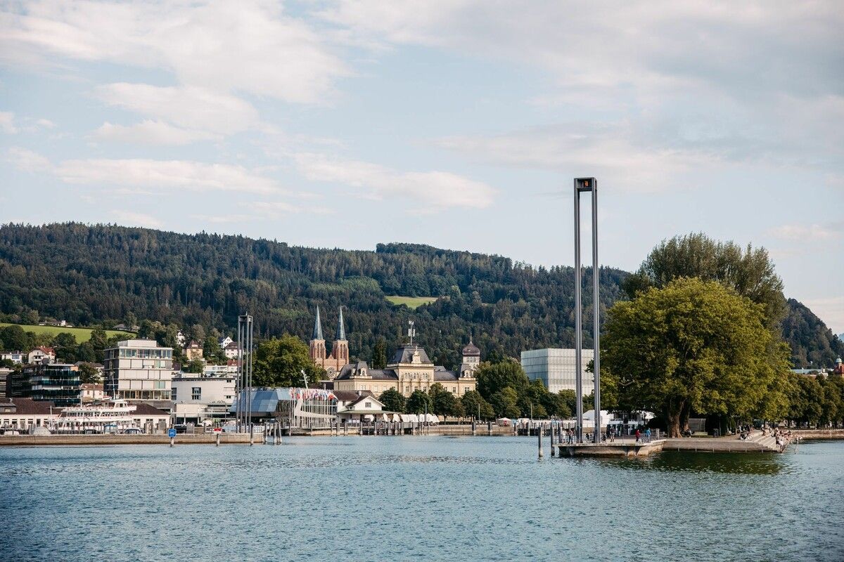 Der Molo ist im Sommer ein beliebter Treffpunkt.