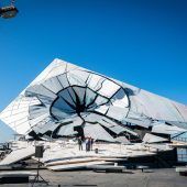 Ein zerbrochener Spiegel über dem See