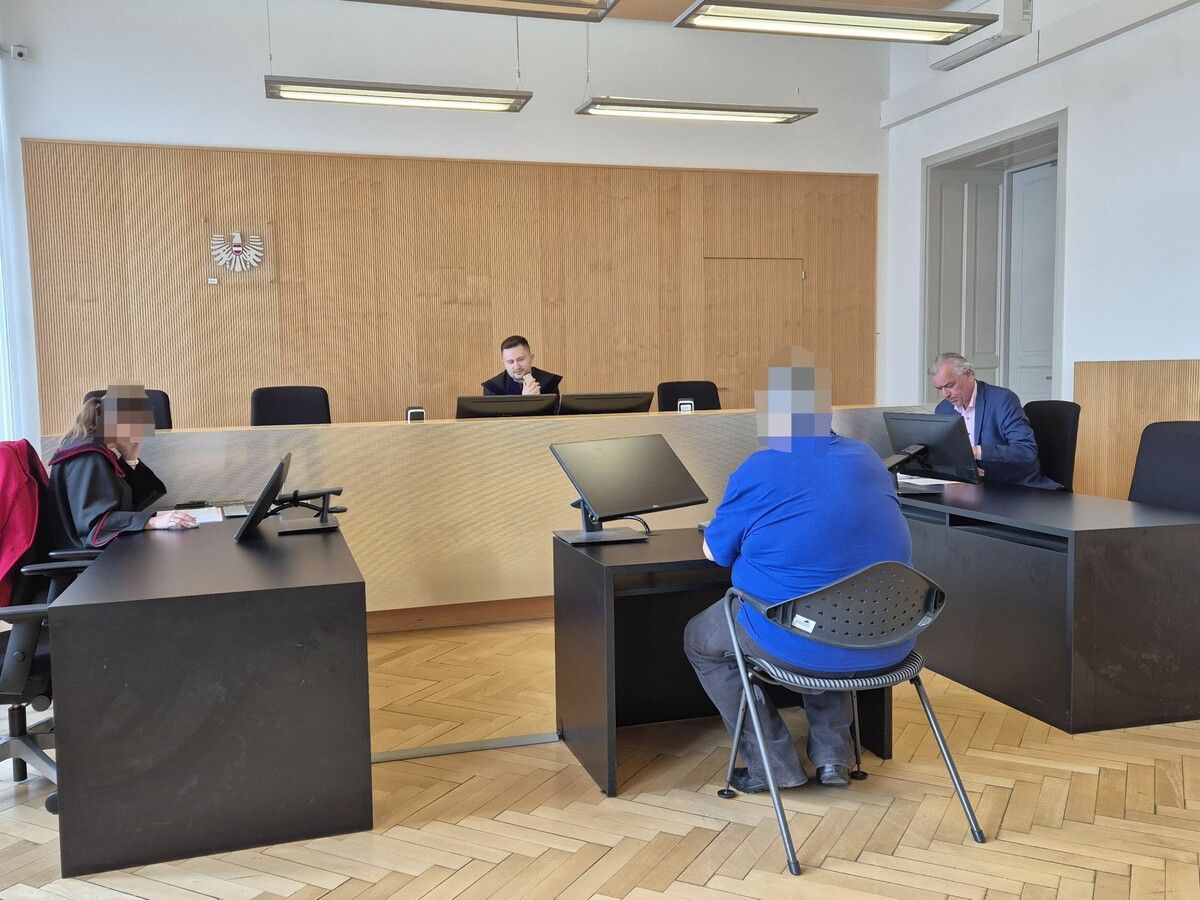 Der unbescholtene Angeklagte war geständig und reumütig.⇒Eckert