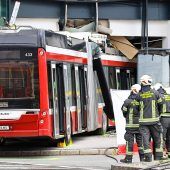 Bus kracht in ­Supermarkt