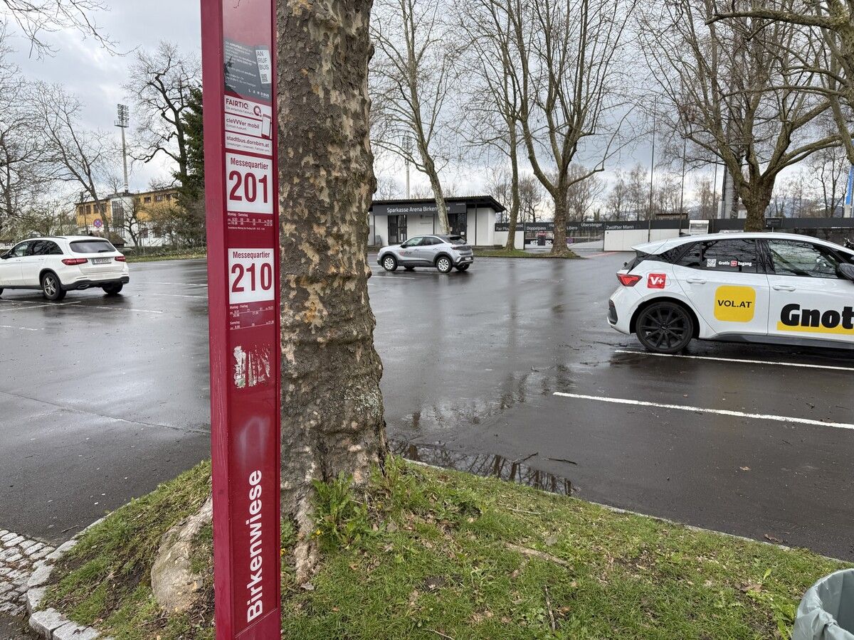 Die altehrwürdige Birkenwiese ist öffentlich sehr gut erschlossen. Der Bahnhof Schoren befindet sich in Gehnähe und die Bushaltestellen sind direkt beim Stadion.⇒Bitriol