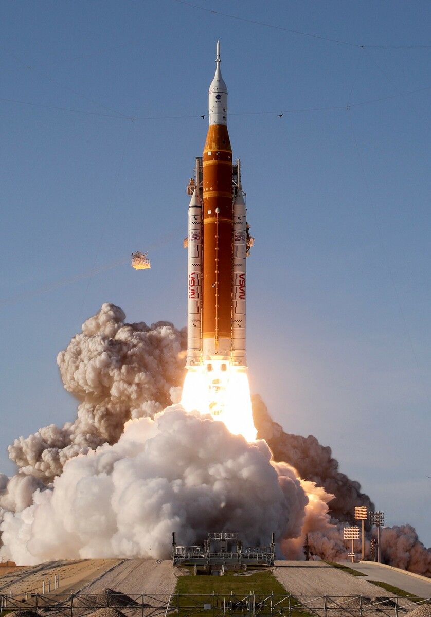 Die Artemis-2-Rakete der NASA hob am Mittwoch vom Kennedy Space Centers in Florida ab. Die Mission führt die Crew rund um den Mond und zurück. Die Astronauten soll dabei 370.000 Kilometer ins All vordringen – die größte Entfernung, die je ein Mensch von der Erde zurückgelegt hat.