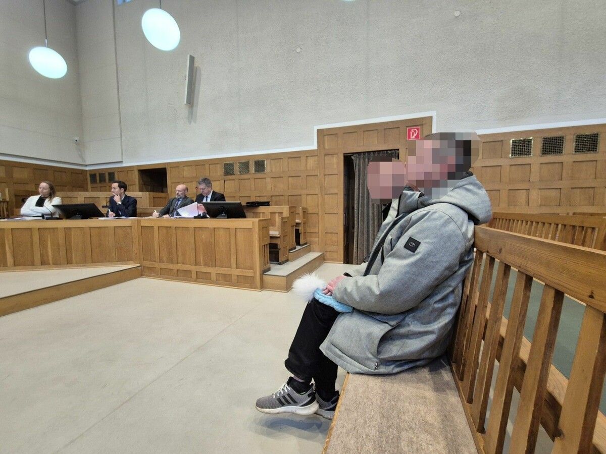 Die beiden männlichen Angeklagten bei der Verhandlung.⇒eckert