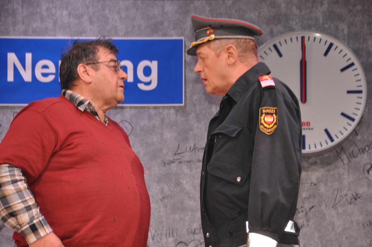 Die Bürgermeister Willi Müller und Michael Hartmann überzeugten als Theaterschauspieler.⇒hab