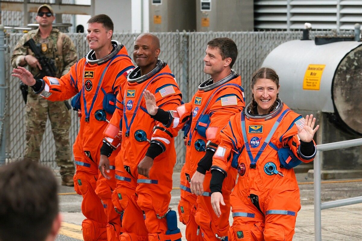 Die Crew steht vor ihrer letzter Herausforderung: der Landung.⇒afp