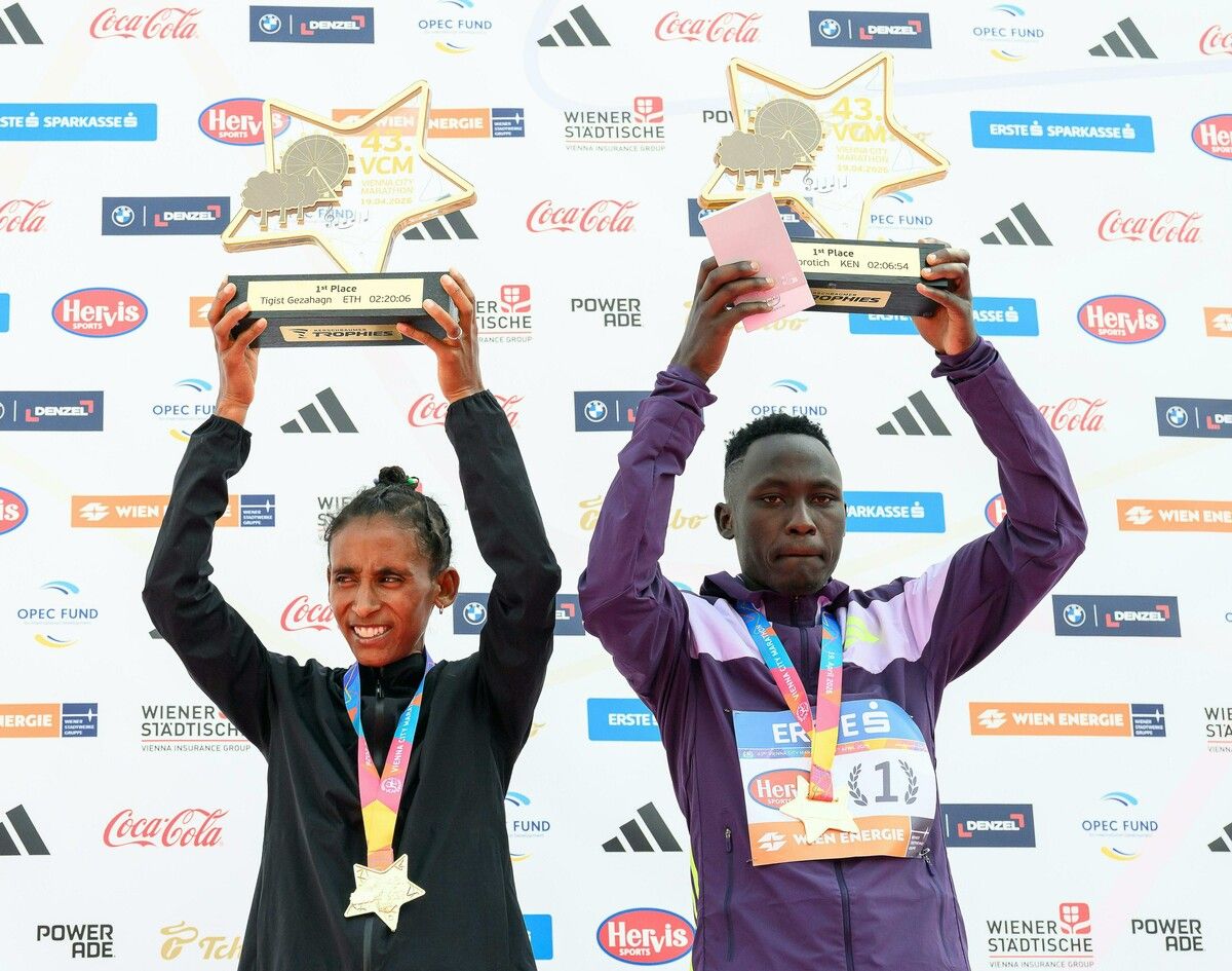 Die Dominatoren des 46. Vienna City Marathons: Die neue Streckenrekordhalterin Tigist Gezahagn aus Äthiopien und der Kenianer Fanny Kiprotich. ⇒GEPA