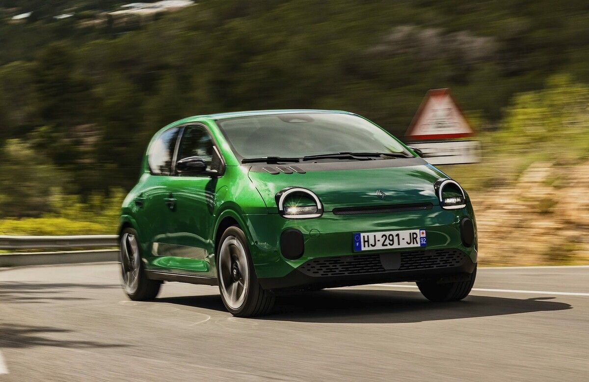 Die elektrische Neuauflage des Renault Twingo setzt auf den optischen Charakter des legendären Vorgängers.⇒Werk