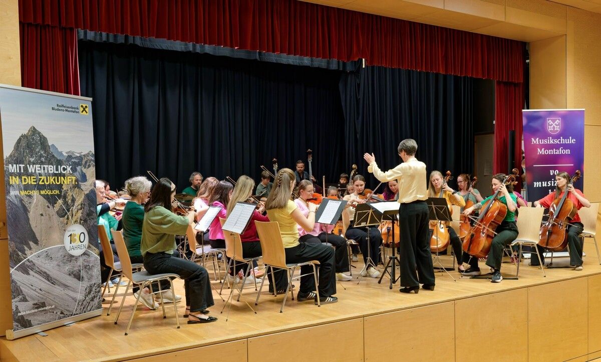 Die Eröffnung des abwechslungsreichen und musikalisch eindrucksvollen Abends übernahmen die Montafoniker mit dem bekannten Thema aus „Jurassic Park“.