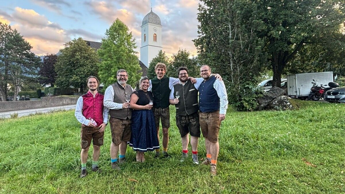 „Die Freizeitlosen“ – Rafael Dohnal, Bernhard Matt, Desirée Matt, Marwin Fechner, Tobias Lampert und Andreas Grabner. ⇒die freizeitlosen