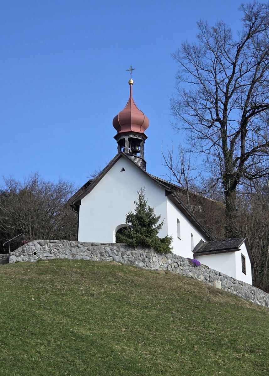 Die Kapelle auf Laz steht auf einem exponierten Vorsprung.⇒ OS (3)