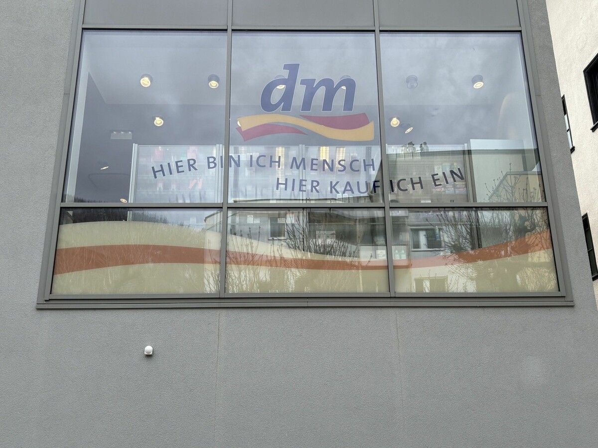 Die Mitarbeitenden der dm-Filiale in Bludenz können in anderen Märkten der Drogeriemarktkette weiterarbeiten.⇒VOL.AT (2)