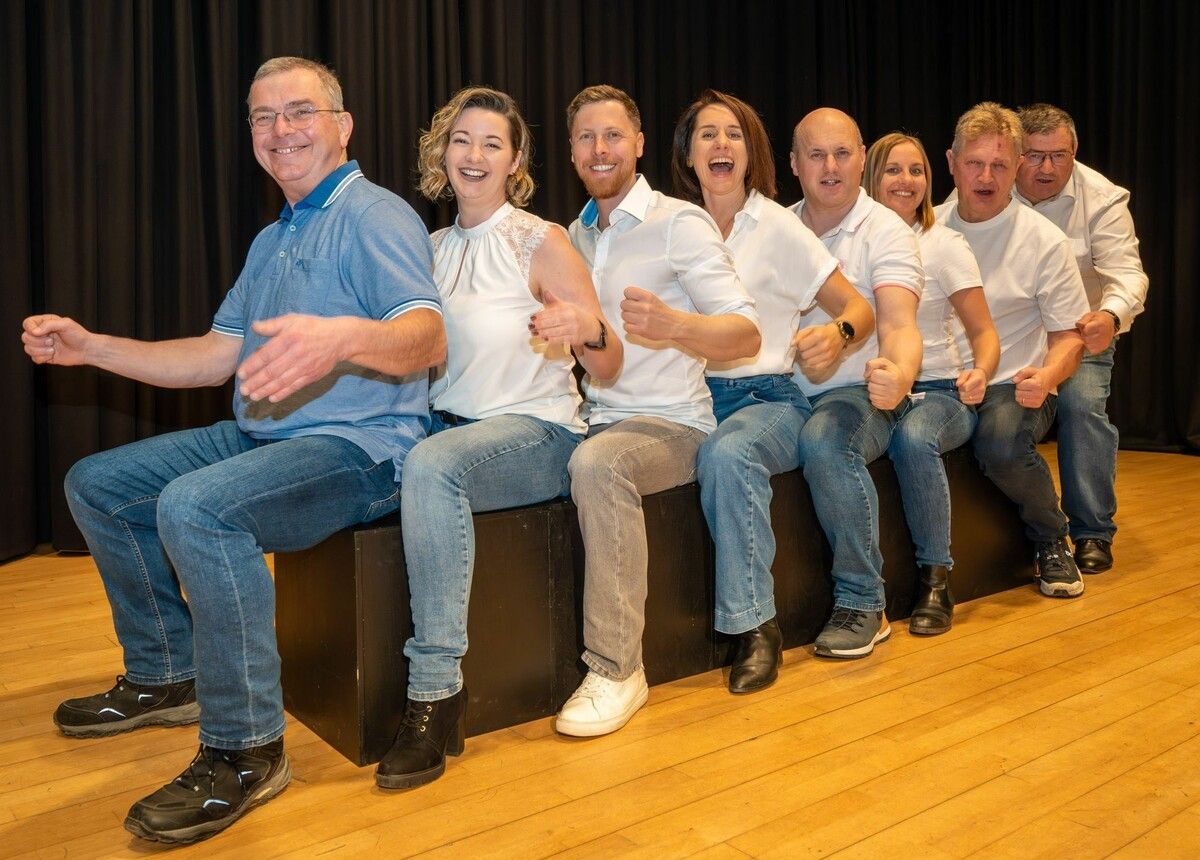 Die Mitglieder der Theatergruppe Thüringerberg im Probenfieber.⇒Hans Bösch