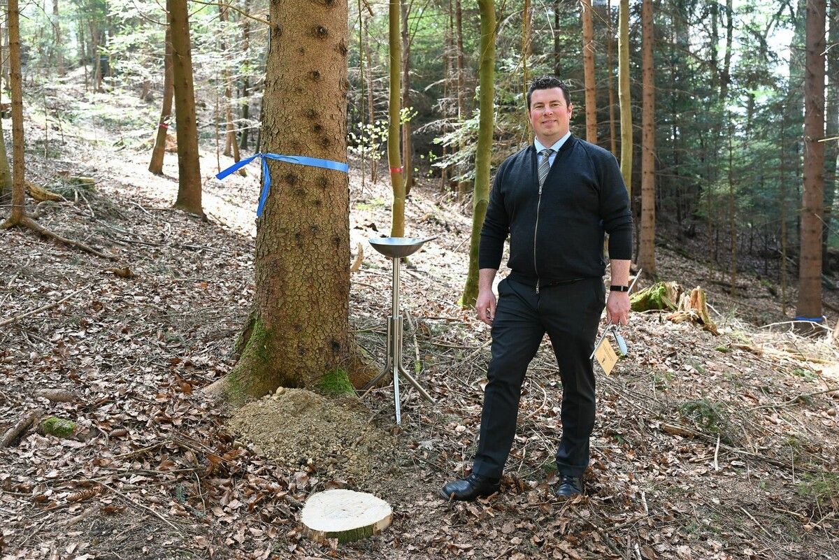 Die Nachfrage ist groß: Daniel Dalmonek hat bereits vergangene Woche erste Bestattungen im Wald des Friedens durchgeführt.⇒Bernadette von Sontagh