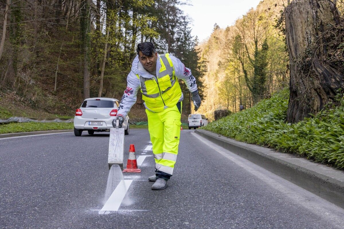 Die neuen Bodenmarkierungen wurden am Mittwoch aufgebracht. ⇒VN/Paulitsch