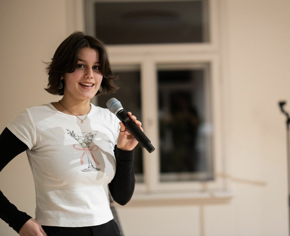 Die österreichische Meisterin im Poetry Slam, Lia Hartl, ist als Special Guest dabei. ⇒Guntram Fechtig