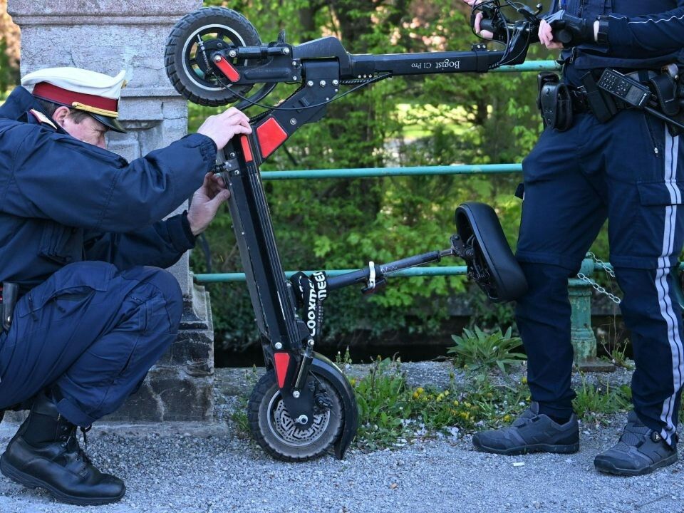 Die Polizei entdeckte manipulierte E-Scooter mit bis zu 77 km/h. ⇒Symbolbild/APA