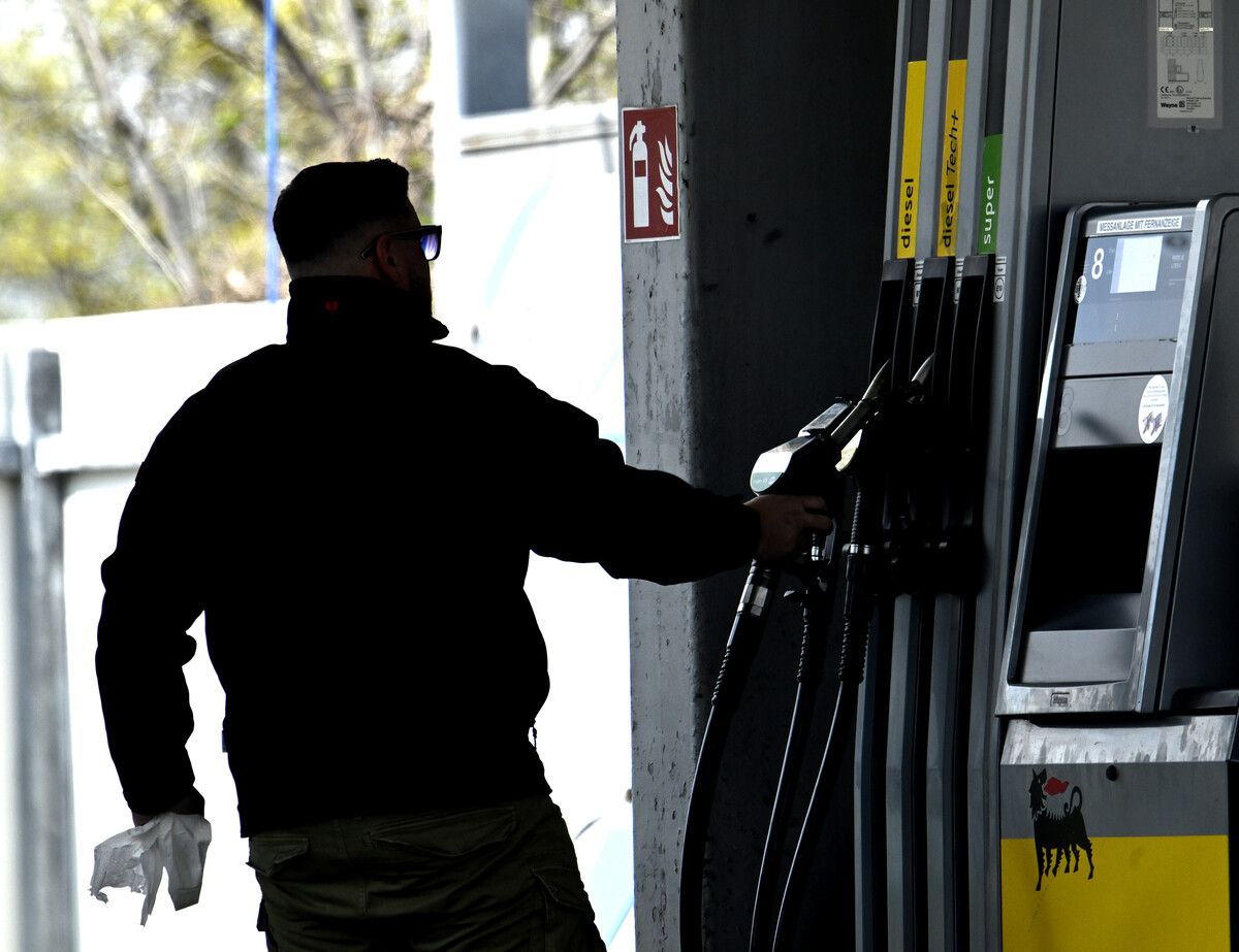 Die Preisabsenkung von 10 Cent je Liter soll ab Donnerstagmittag greifen.⇒APA/Schneider