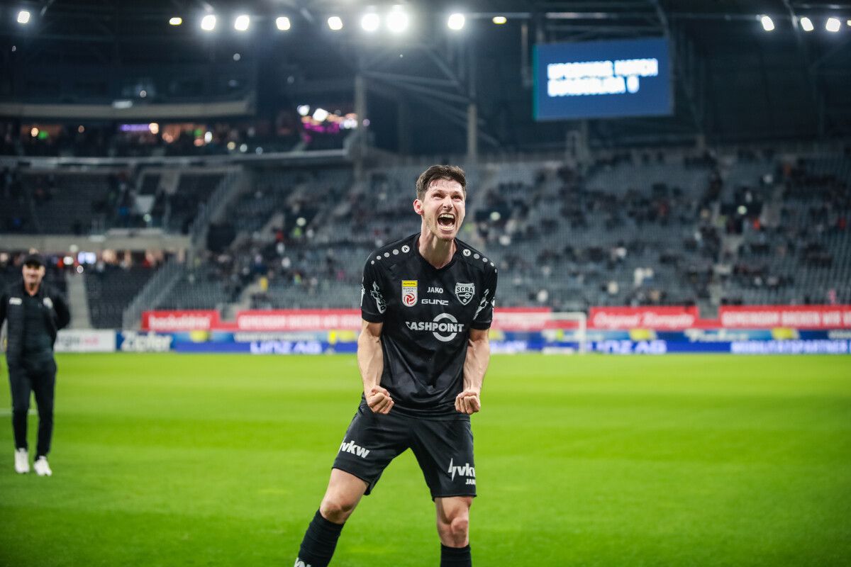 Die pure Freude bei Benedikt Zech. Das Bild stammt vom 23. Mai 2025, als Altach in Linz am letzten Spieltag den Klassenerhalt fixierte. Knapp ein Jahr später ist der LASK wieder „Endspielgegner“ der Altacher.⇒gepa (3)