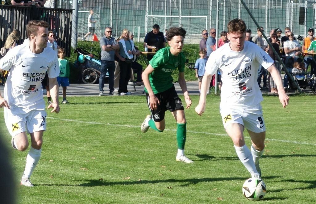 Die seit nunmehr 17 Spielen unbesiegten Riefensberger ließen auch in Alberschwende nichts anbrennen.⇒Sigbert Halder