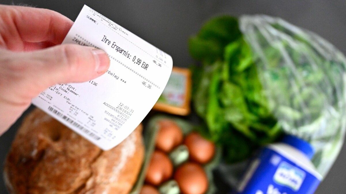 Die Senkung auf Grundnahrungsmittel soll mit der Paketabgabe und der Plastikabgabe gegenfinanziert werden.⇒ APA