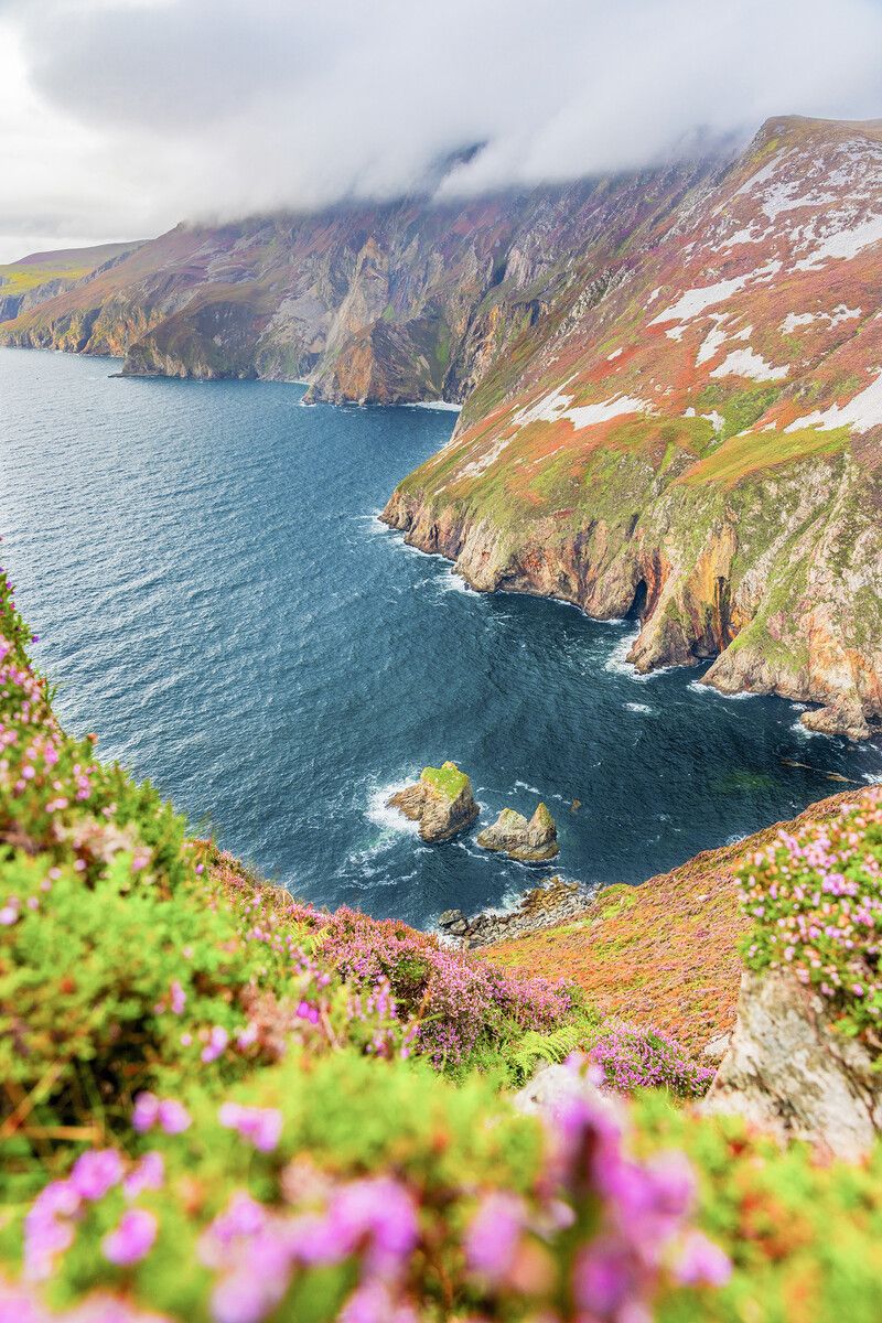 Die Slieve League Cliffs in Donegal gehören mit bis zu 601 Metern zu den höchsten Meeresklippen Europas. Shutterstock