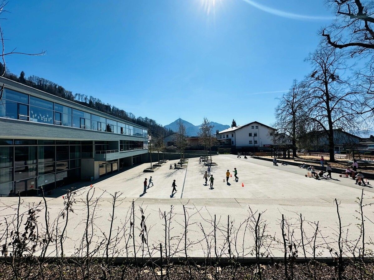 Die Stadt will den neuen Platz als Dorfzentrum verstanden wissen.