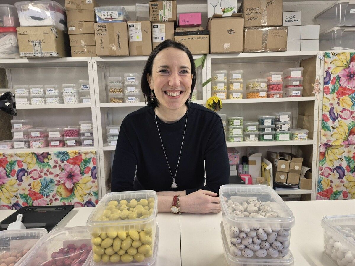 Die Unternehmerin steht für italienische Zuckermandeln, die noch traditionell und viel Handarbeit hergestellt werden.⇒jh (3)