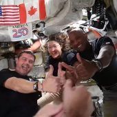 Artemis-2-Astronauten nach Mondflug auf Rückweg zur Erde