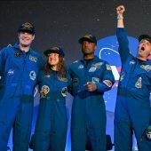 Mondmissions-Crew nach Rückkehr zur Erde gefeiert