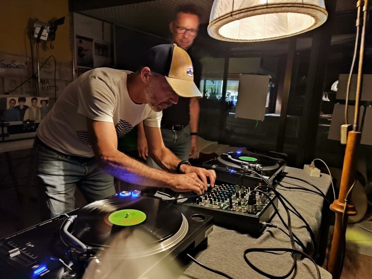 DJoke sorgt für musikalische Klänge im vogelfreiRAUM.