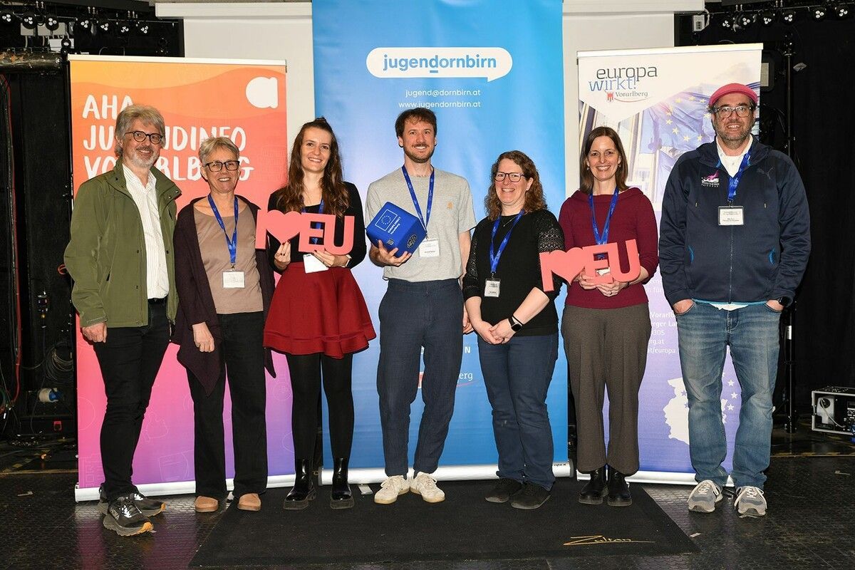 Elmar Luger (v. l.), Veronika Drexel, Yvonne Egender, Nikolai Weber, Nicole Böhler, Martha Stüttler-Hartmann und Markus Plasencia waren begeistert vom Interesse der Jugendlichen. ⇒cth (2)