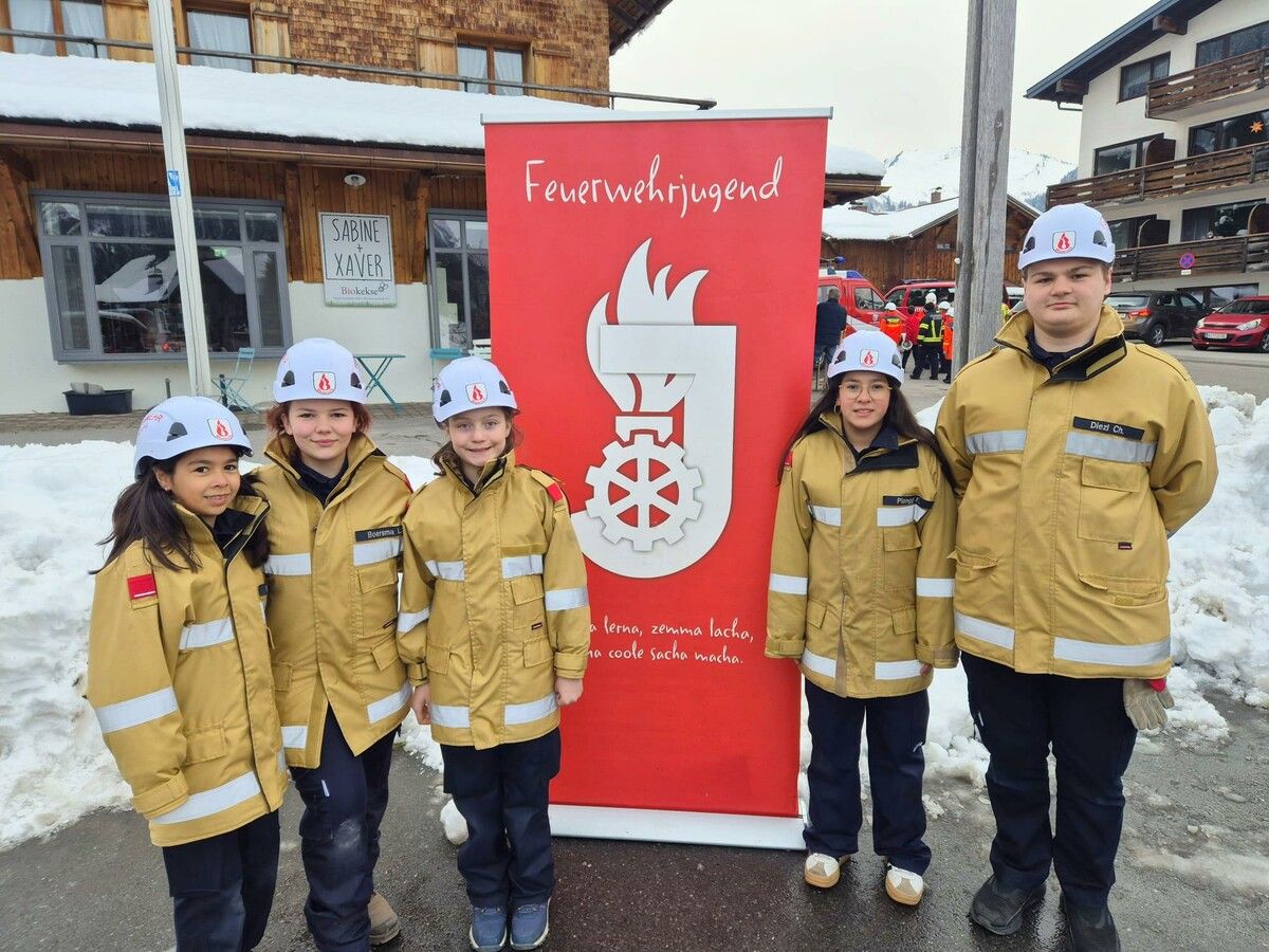 Erfolgreicher Wissenstest der Feuerwehrjugend Bludesch mit starken Leistungen und mehreren Abzeichen. ⇒Feuerwehr Bludesch