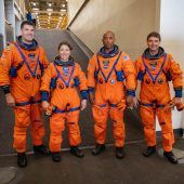 Trotz kleiner Pannen ist „Artemis II“ zur Mondmission gestartet. »D8