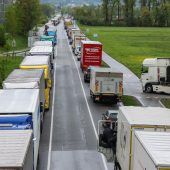 Das Stauende ist in Sicht, doch die digitale Zollabfertigung verzögert sich noch. »A6
