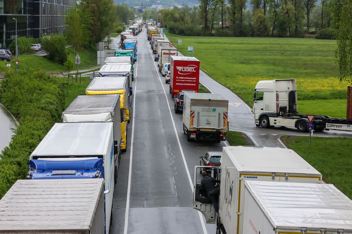 Das Stauende ist in Sicht, doch die digitale Zollabfertigung verzögert sich noch. »A6