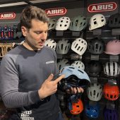 Dennis Wauch weiß, worauf man beim Kauf eines Fahrradhelms achten muss. »A3