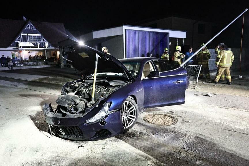 Vier Verletzte bei Unfall mit Maserati in Hard. »A8