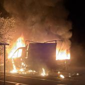 Lieferwagen in Flammen