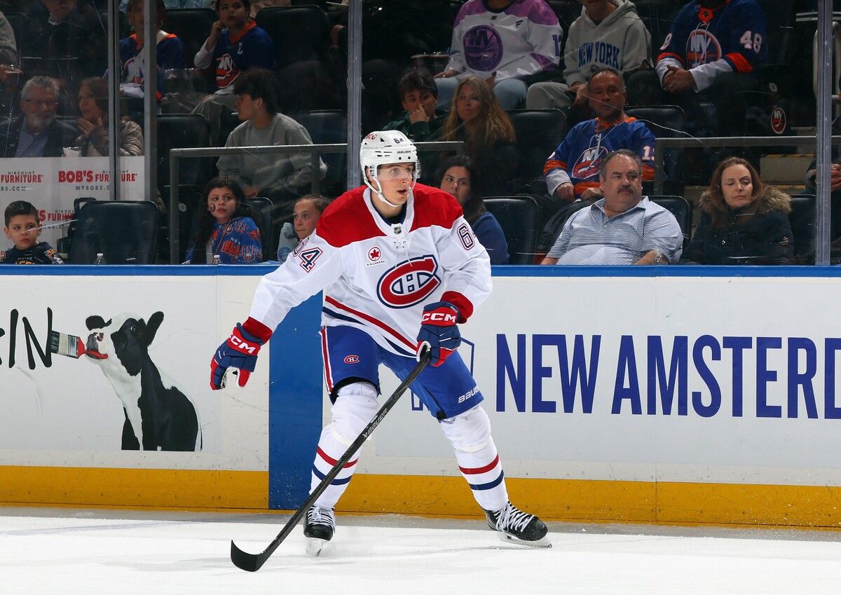 Sieg und Assist! David Reinbacher feierte historisches NHL-Debüt. »C1