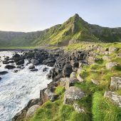 Basalt und hohe Klippen