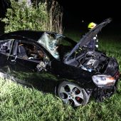 Auto kippt bei Unfall