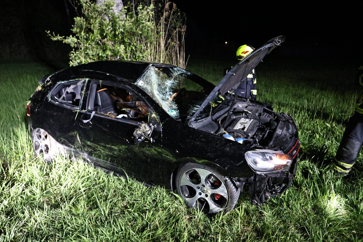 Auto kippt bei Unfall