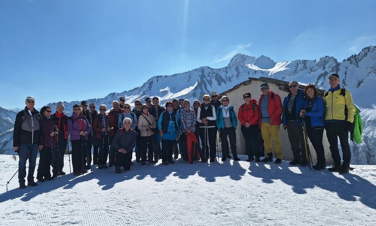 Frühlingswanderung mit Panorama: Vorarlberg 50Plus Lochau erkundete Damüls bei Sonne, Schnee und spannenden Einblicken.⇒ 50Plus Lochau